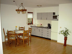 Neckargem�nd Ferienwohnung Krambeer : Sitzgruppe und K�che
